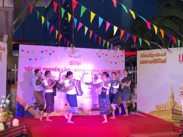 Tưng bừng sắc màu Tết cổ truyền Lào - Campuchia ngay tại TP HCM