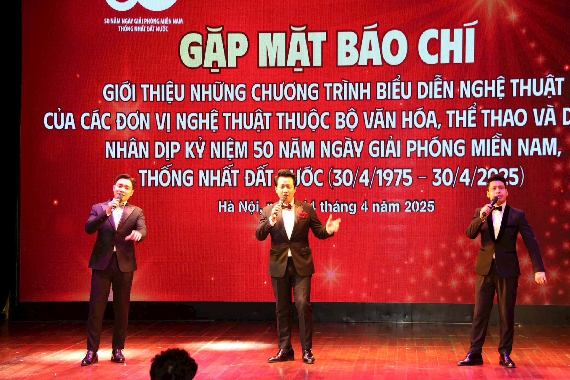 Sôi nổi chuỗi chương trình nghệ thuật chào mừng 50 năm thống nhất đất nước