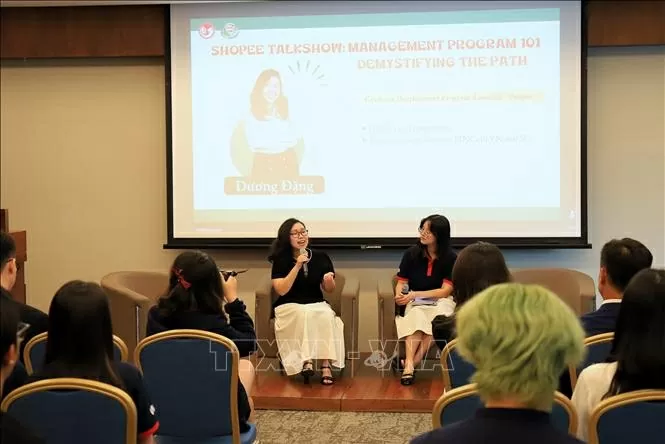 Thủ tướng Singapore kết thúc tốt đẹp chuyến thăm chính thức Việt Nam