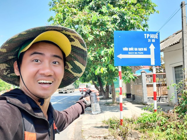 Chàng trai đi bộ từ TP.HCM ra Hà Nội để vượt 'trầm cảm'