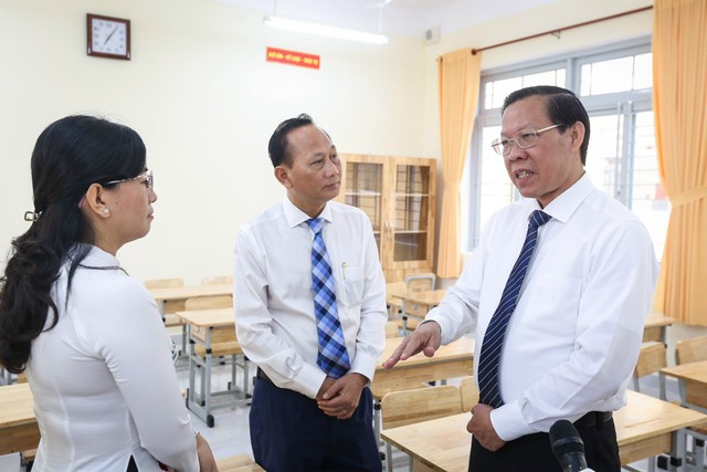 Thiếu trường lớp, Chủ tịch UBND TP.HCM Phan Văn Mãi cân nhắc xây dựng trường 'dã chiến'