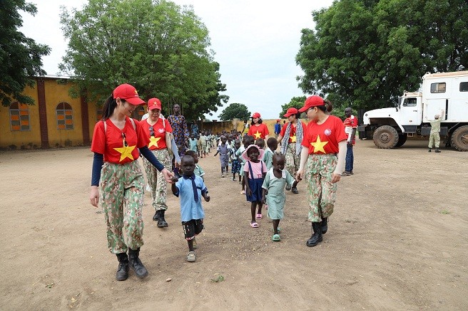 Bộ đội Việt Nam tại Phái bộ UNISFA tìm phương án giúp đỡ học sinh khu vực Abyei