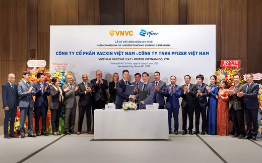 Pfizer và VNVC thỏa thuận hợp tác chia sẻ kiến thức sản xuất vắc-xin