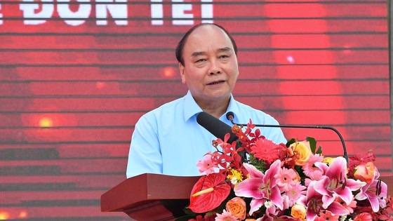 Chủ tịch nước Nguyễn Xuân Phúc trao quà tết tới công nhân ở TP Thủ Đức, TPHCM ảnh 2