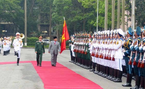Việt Nam và Indonesia hợp tác quốc phòng, khẳng định việc duy trì hòa bình, ổn định ở Biển Đông ảnh 1