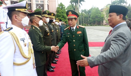 Việt Nam và Indonesia hợp tác quốc phòng, khẳng định việc duy trì hòa bình, ổn định ở Biển Đông ảnh 4