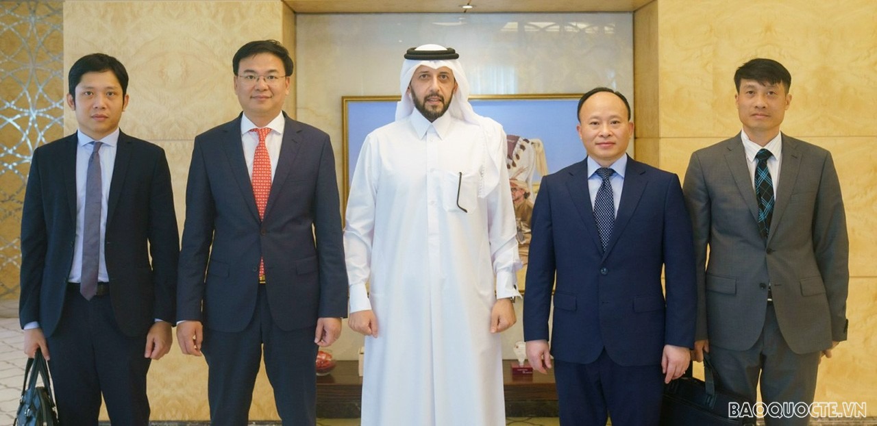 Thứ trưởng Phạm Quang Hiệu gặp Tổng Giám đốc Quỹ Đầu tư Qatar.