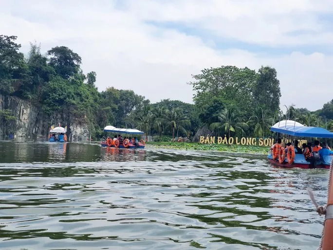 Chết mê tour du lịch bằng tàu hỏa đầu tiên giữa TP HCM - Đồng Nai - Ảnh 6. Chết mê tour du lịch bằng tàu hỏa đầu tiên giữa TP HCM - Đồng Nai - Ảnh 6.