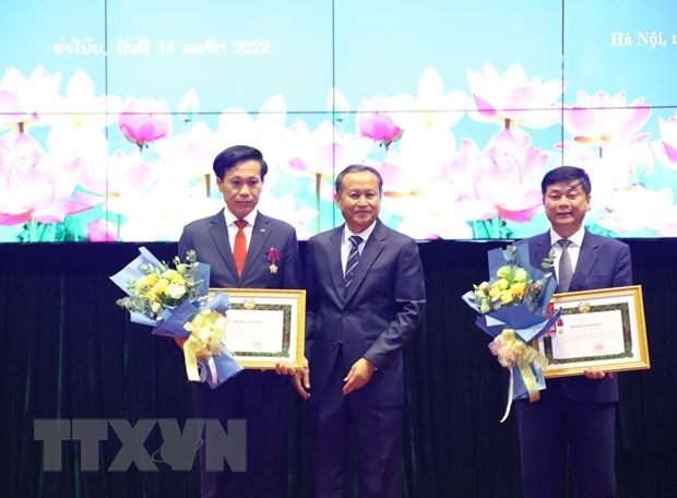 Tang cuong hop tac dao tao, boi duong can bo lanh dao, quan ly cho Lao hinh anh 2