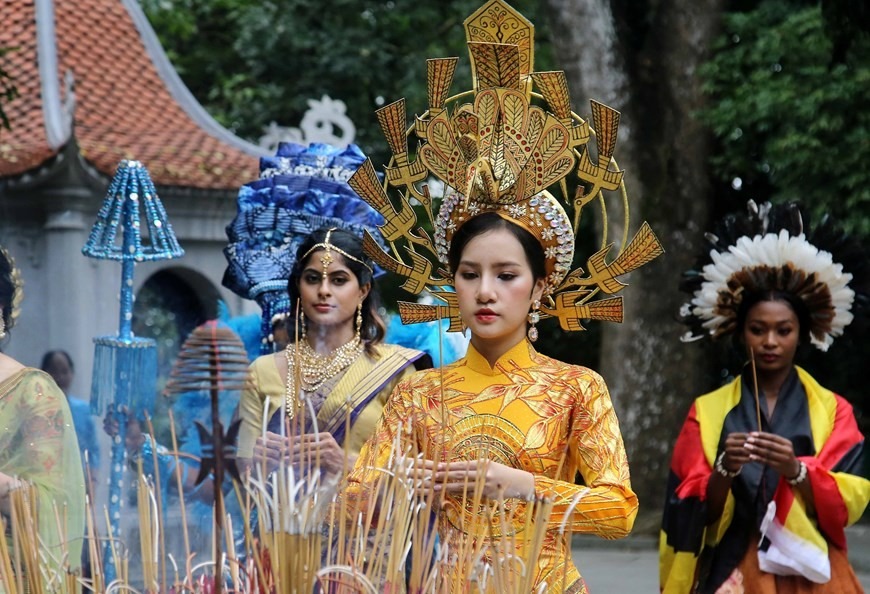 Những hình ảnh đẹp của thí sinh Hoa hậu Du lịch Thế giới trải nghiệm văn hoá Việt Nam Những hình ảnh đẹp của thí sinh Hoa hậu Du lịch Thế giới trải nghiệm văn hoá Việt Nam