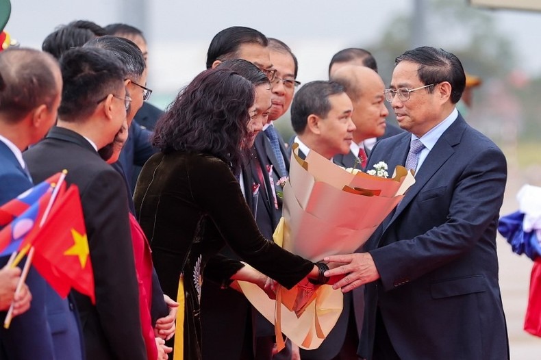Thủ tướng Phạm Minh Chính đến Viêng Chăn bắt đầu chuyến thăm chính thức CHDCND Lào ảnh 3