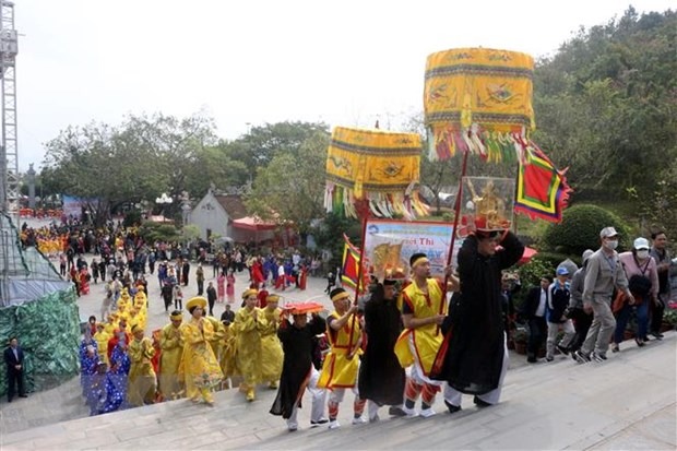 Le hoi den Cua Ong: Tri an vi tuong co cong chong giac ngoai xam hinh anh 2