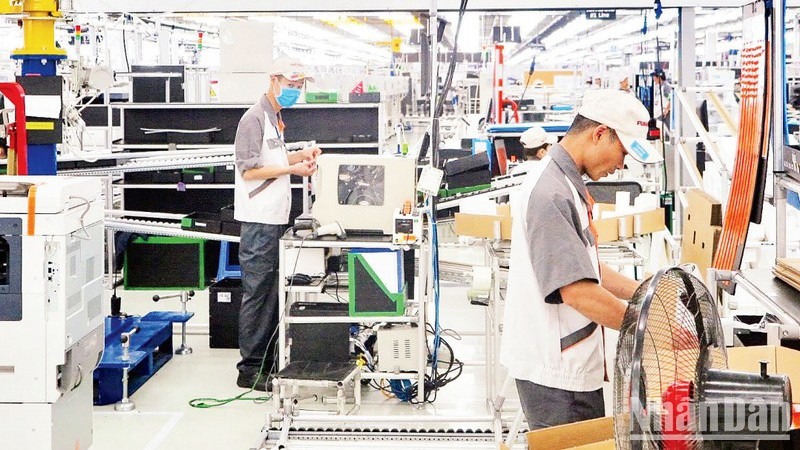 Lao động tham gia sản xuất tại khu công nghiệp VSIP Hải Phòng. (Ảnh: Quang Dũng)