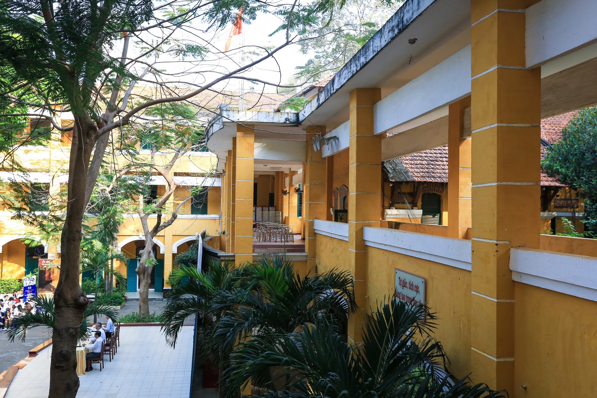 Bên trong ngôi trường trăm năm ở TP.HCM: Cổ kính, đầy chất thơ - Ảnh 5. Bên trong ngôi trường trăm năm ở TP.HCM: Cổ kính, đầy chất thơ - Ảnh 5.