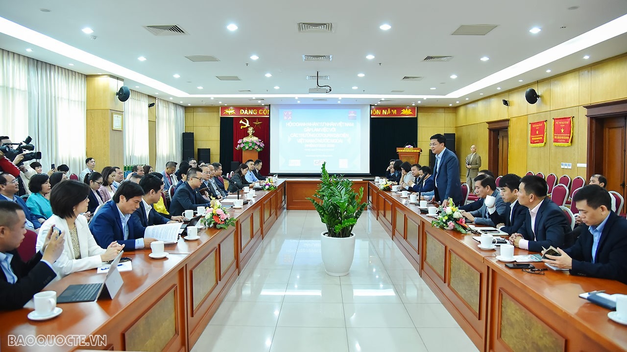 Đoàn Trưởng cơ quan đại diện Việt Nam ở nước ngoài nhiệm kỳ 2023-2026 làm việc với Hội Doanh nhân tư nhân Việt Nam