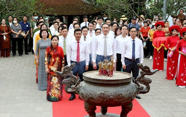 Dâng hương - Ảnh 2. Dâng hương - Ảnh 2.