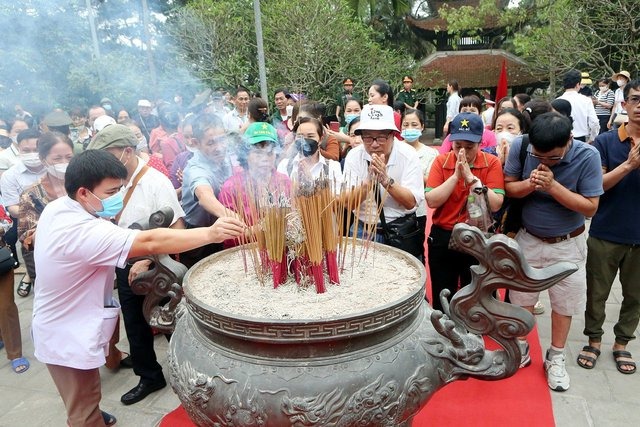 Dâng hương - Ảnh 3. Dâng hương - Ảnh 3.
