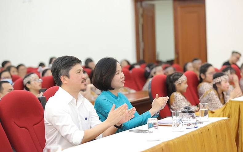 Nhà văn Trần Đức Tiến được trao giải Hiệp sĩ Dế Mèn 2023 ảnh 3