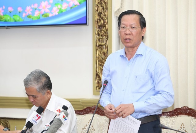 Chủ tịch TP.HCM: 'Đảm bảo tối đa quyền được học trường công' - Ảnh 2. Chủ tịch TP.HCM: 'Đảm bảo tối đa quyền được học trường công' - Ảnh 2.