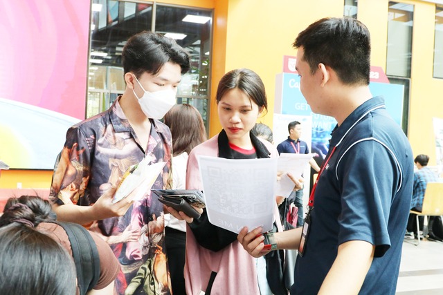 Lao động trẻ chấp nhận lương thấp để có việc làm - Ảnh 2. Lao động trẻ chấp nhận lương thấp để có việc làm - Ảnh 2.