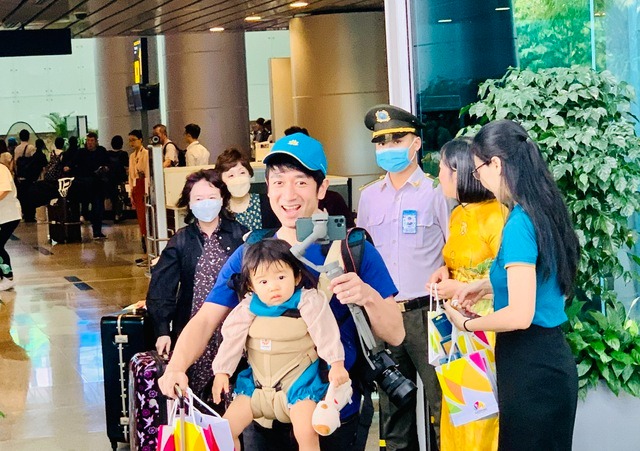 Chính sách visa mới là đòn bẩy giúp du lịch phát triển - Ảnh 1. Chính sách visa mới là đòn bẩy giúp du lịch phát triển - Ảnh 1.