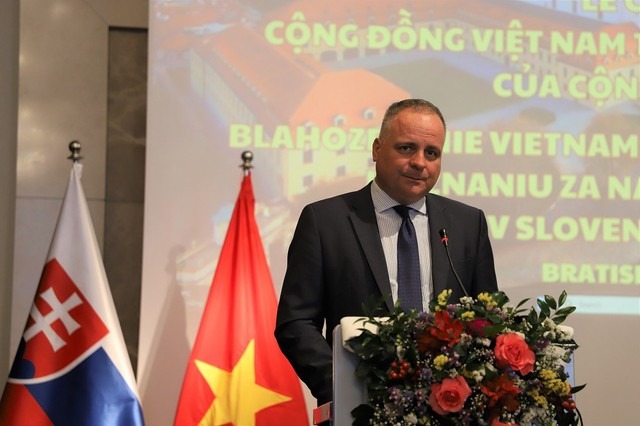 Lễ chúc mừng cộng đồng người Việt được công nhận dân tộc thiểu số tại Slovakia - Ảnh 2. Lễ chúc mừng cộng đồng người Việt được công nhận dân tộc thiểu số tại Slovakia - Ảnh 2.