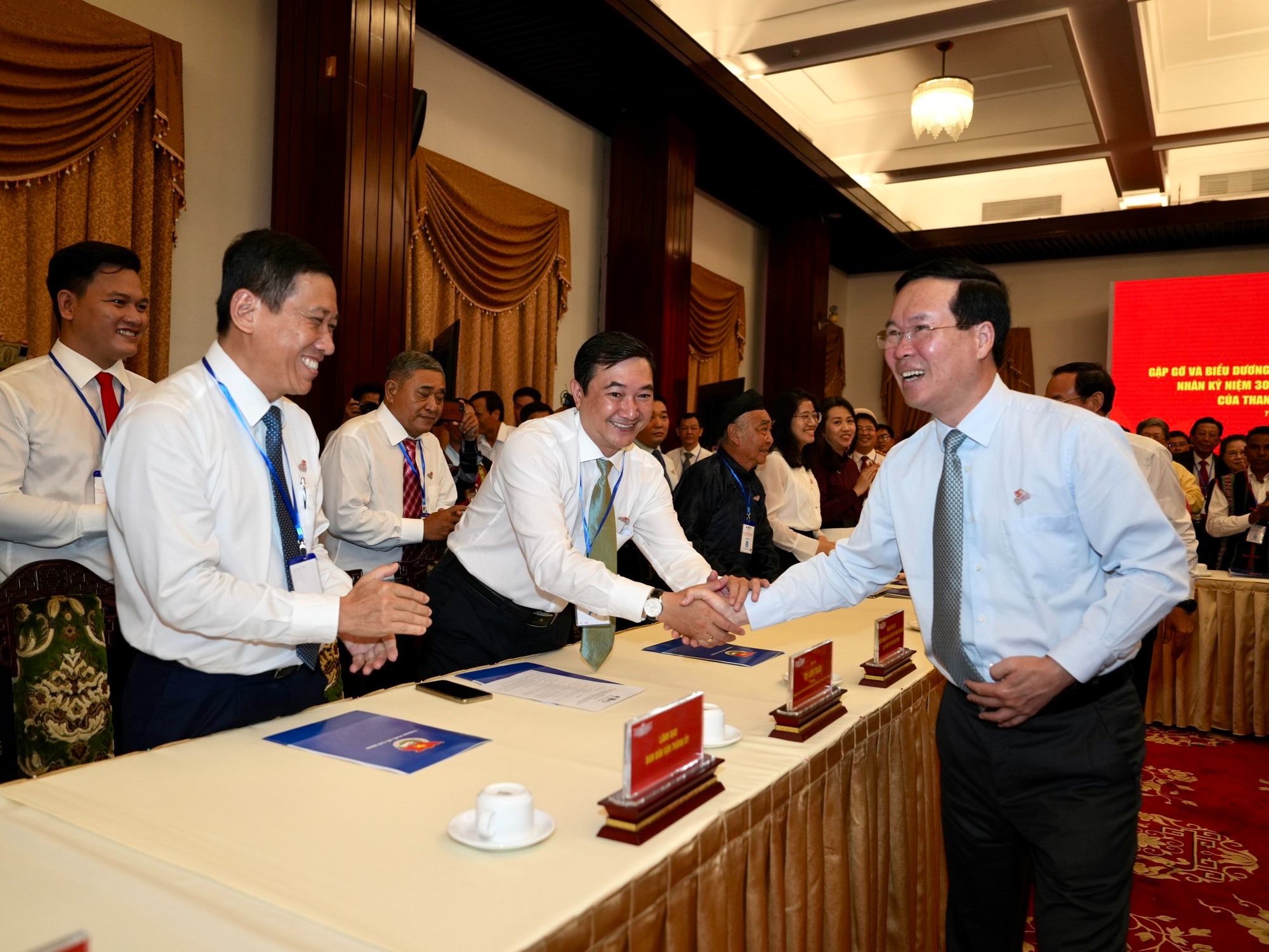 Chủ tịch nước Võ Văn Thưởng gặp gỡ, biểu dương các thế hệ thanh niên tình nguyện - Ảnh 2. Chủ tịch nước Võ Văn Thưởng gặp gỡ, biểu dương các thế hệ thanh niên tình nguyện - Ảnh 2.