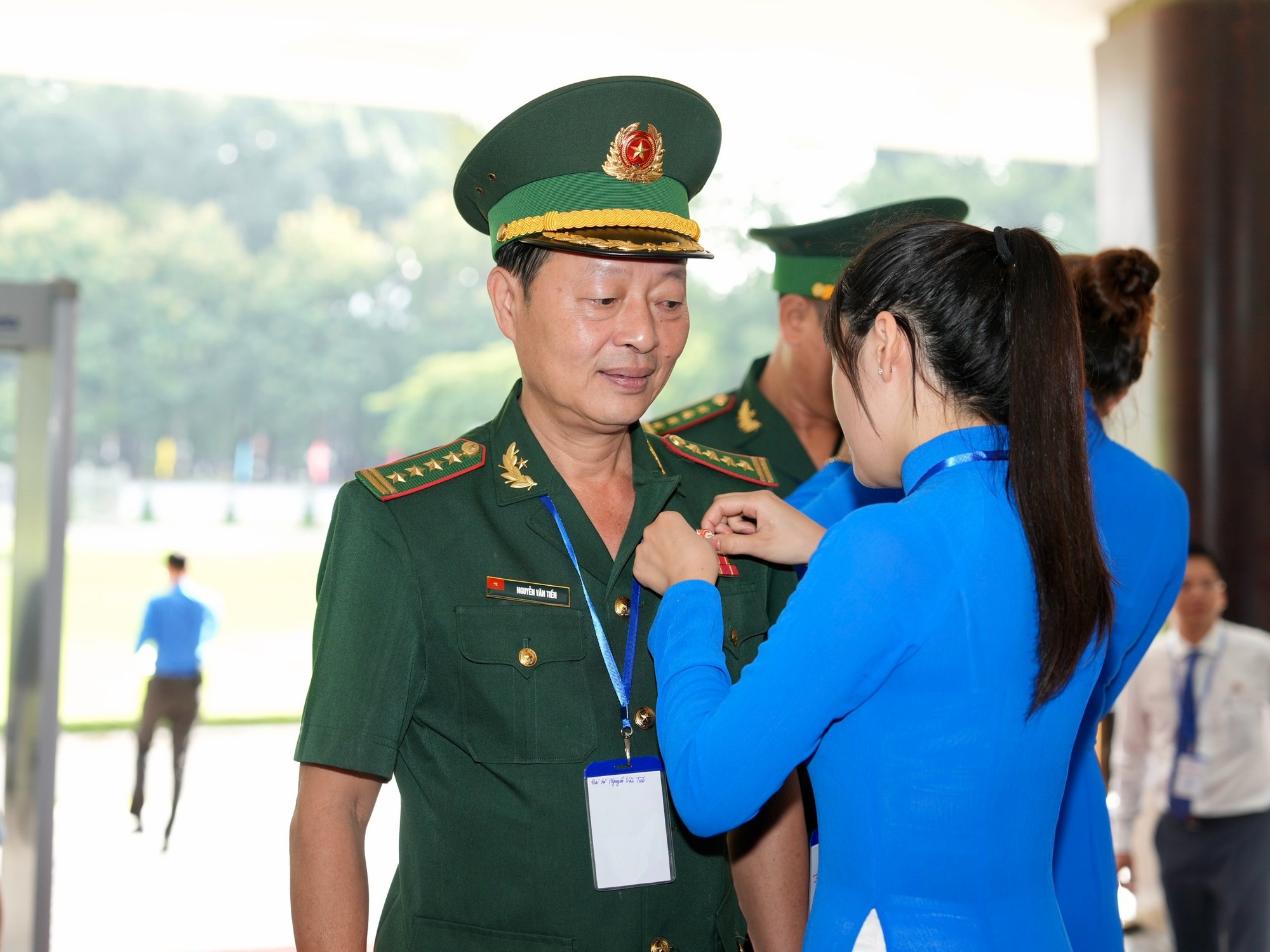Chủ tịch nước Võ Văn Thưởng gặp gỡ, biểu dương các thế hệ thanh niên tình nguyện - Ảnh 5. Chủ tịch nước Võ Văn Thưởng gặp gỡ, biểu dương các thế hệ thanh niên tình nguyện - Ảnh 5.