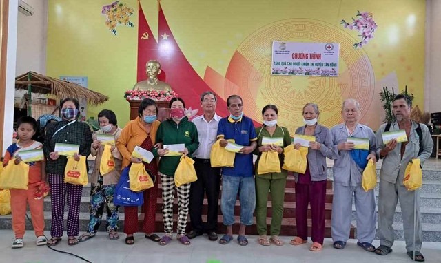 Một tấm lòng với cuộc đời - Ảnh 4. Một tấm lòng với cuộc đời - Ảnh 4.
