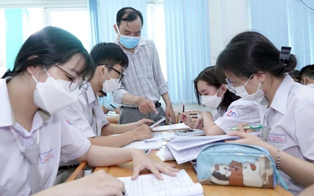 Học sinh trang bị kỹ năng cho đại học từ đầu bậc THPT - Ảnh 2. Học sinh trang bị kỹ năng cho đại học từ đầu bậc THPT - Ảnh 2.