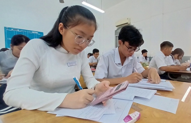 Học sinh trang bị kỹ năng cho đại học từ đầu bậc THPT - Ảnh 1. Học sinh trang bị kỹ năng cho đại học từ đầu bậc THPT - Ảnh 1.