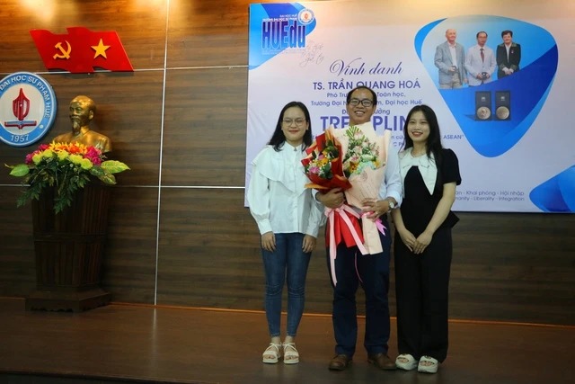 Vinh danh tiến sĩ đạt giải thưởng Tremplin của Viện Hàn lâm khoa học Pháp - Ảnh 2. Vinh danh tiến sĩ đạt giải thưởng Tremplin của Viện Hàn lâm khoa học Pháp - Ảnh 2.