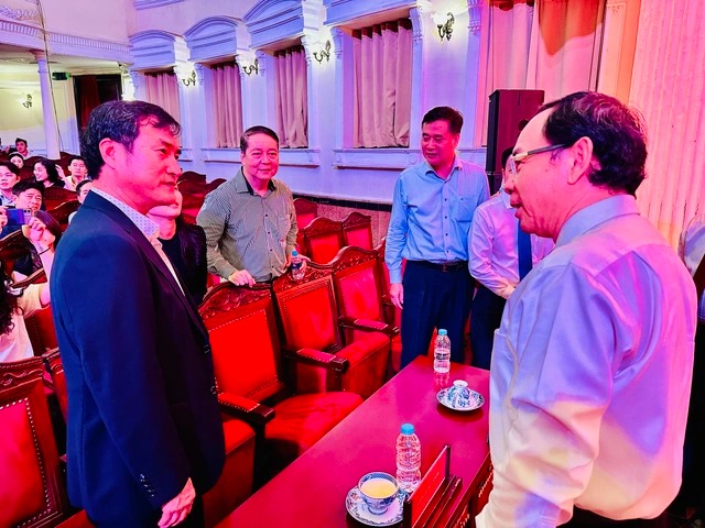 Lãnh đạo TP HCM tham dự khai mạc Liên hoan Sân khấu TP HCM lần 1 - năm 2024- Ảnh 4. Lãnh đạo TP HCM tham dự khai mạc Liên hoan Sân khấu TP HCM lần 1 - năm 2024- Ảnh 4.