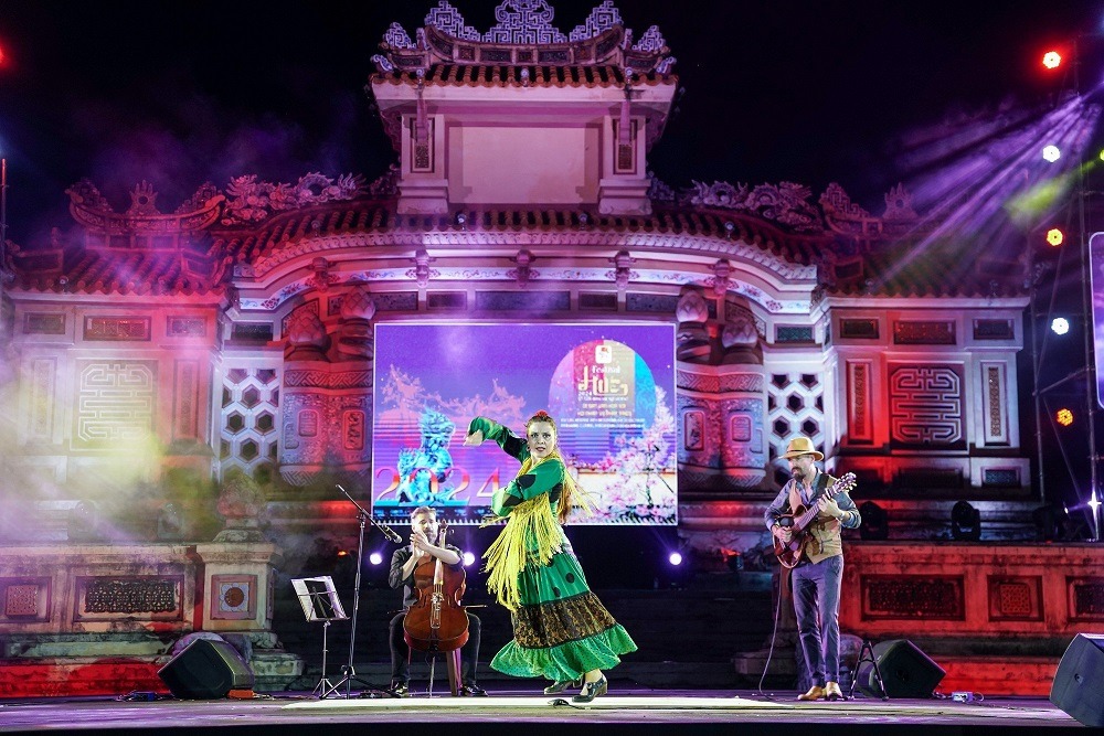 Festival Huế hướng về cộng đồng, vì cộng đồng Nhóm nhạc Hispano đưa khán giả khám phá nền văn hóa Tây Ban Nha tại sân khấu Bia Quốc học TP Huế