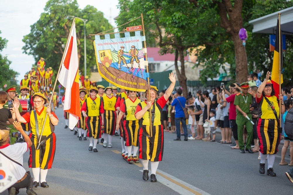 Festival Huế hướng về cộng đồng, vì cộng đồng Đoàn cà kheo vùng Merchtem (vương quốc Bỉ) đến Festival Huế 2024 như được trở nhà
