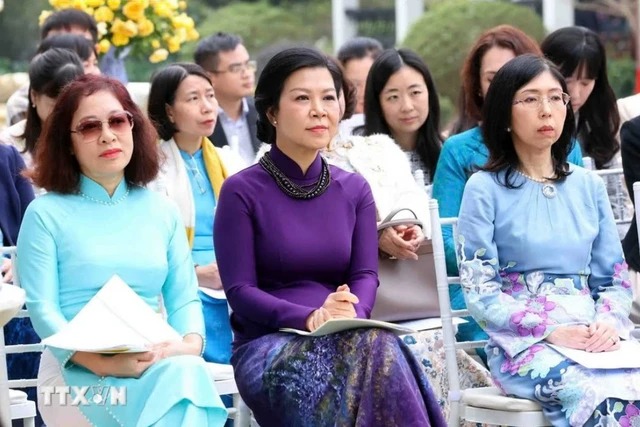 Phu nhân Tổng Bí thư Tô Lâm gặp mặt thân mật Nhóm Phụ nữ Cộng đồng ASEAN- Ảnh 7. Phu nhân Tổng Bí thư Tô Lâm gặp mặt thân mật Nhóm Phụ nữ Cộng đồng ASEAN- Ảnh 7.