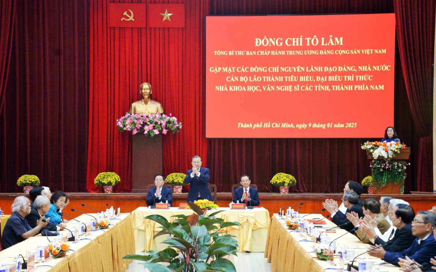 Tổng Bí thư Tô Lâm gặp mặt các nguyên lãnh đạo, đại biểu trí thức. Ảnh: Minh Quân