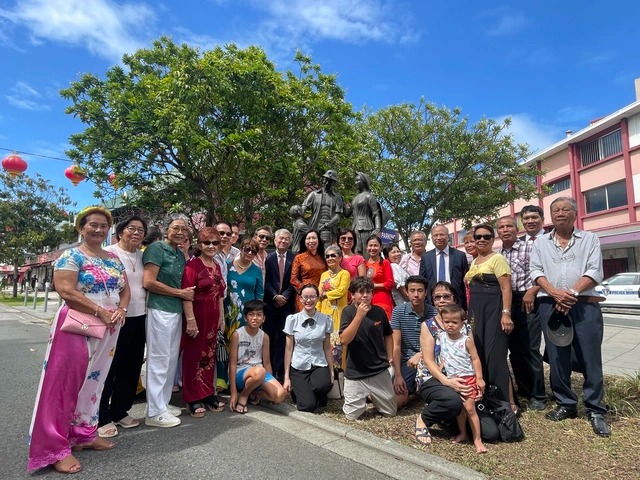 Khai trương Tủ sách tiếng Việt tại New Caledonia- Ảnh 3. Khai trương Tủ sách tiếng Việt tại New Caledonia- Ảnh 3.