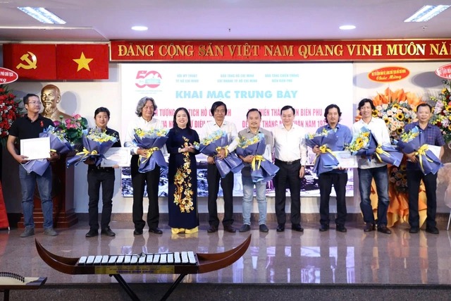 Khai mạc triển lãm 2 chuyên đề kỷ niệm 50 năm Ngày Giải phóng miền Nam, thống nhất đất nước- Ảnh 3. Khai mạc triển lãm 2 chuyên đề kỷ niệm 50 năm Ngày Giải phóng miền Nam, thống nhất đất nước- Ảnh 3.