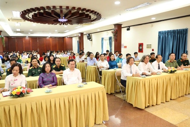Khai mạc triển lãm 2 chuyên đề kỷ niệm 50 năm Ngày Giải phóng miền Nam, thống nhất đất nước- Ảnh 5. Khai mạc triển lãm 2 chuyên đề kỷ niệm 50 năm Ngày Giải phóng miền Nam, thống nhất đất nước- Ảnh 5.