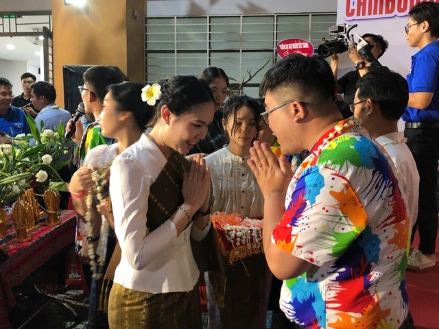 Tưng bừng sắc màu Tết cổ truyền Lào - Campuchia ngay tại TP HCM- Ảnh 6. Tưng bừng sắc màu Tết cổ truyền Lào - Campuchia ngay tại TP HCM- Ảnh 6.