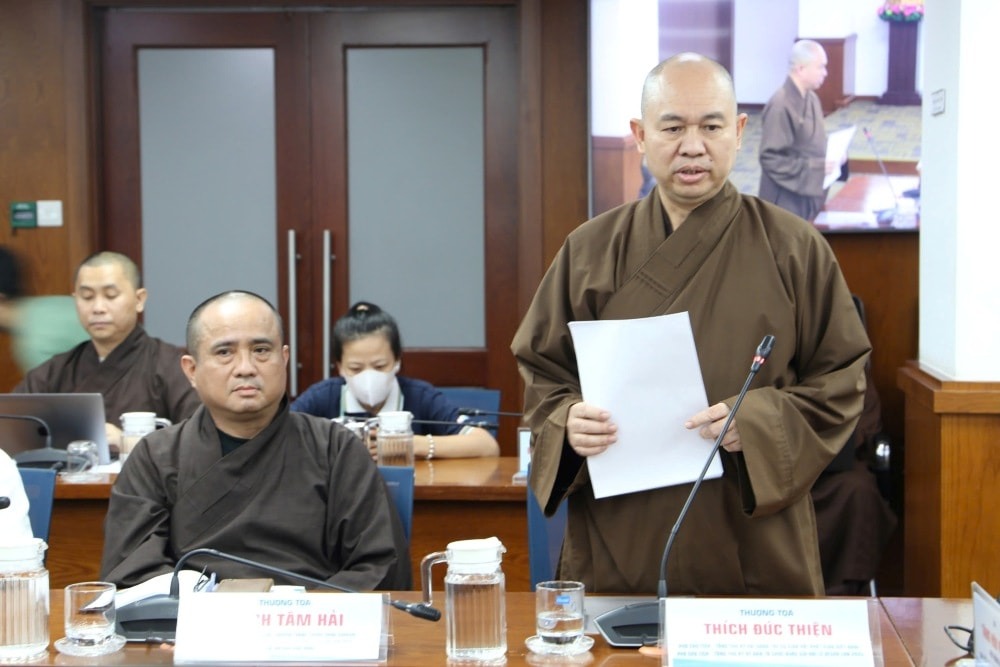 Thượng tọa Thích Đức Thiện thông tin về Đại lễ Vesak LHQ 2025 tại buổi họp báo chiều 17.4. Ảnh: Minh Tâm