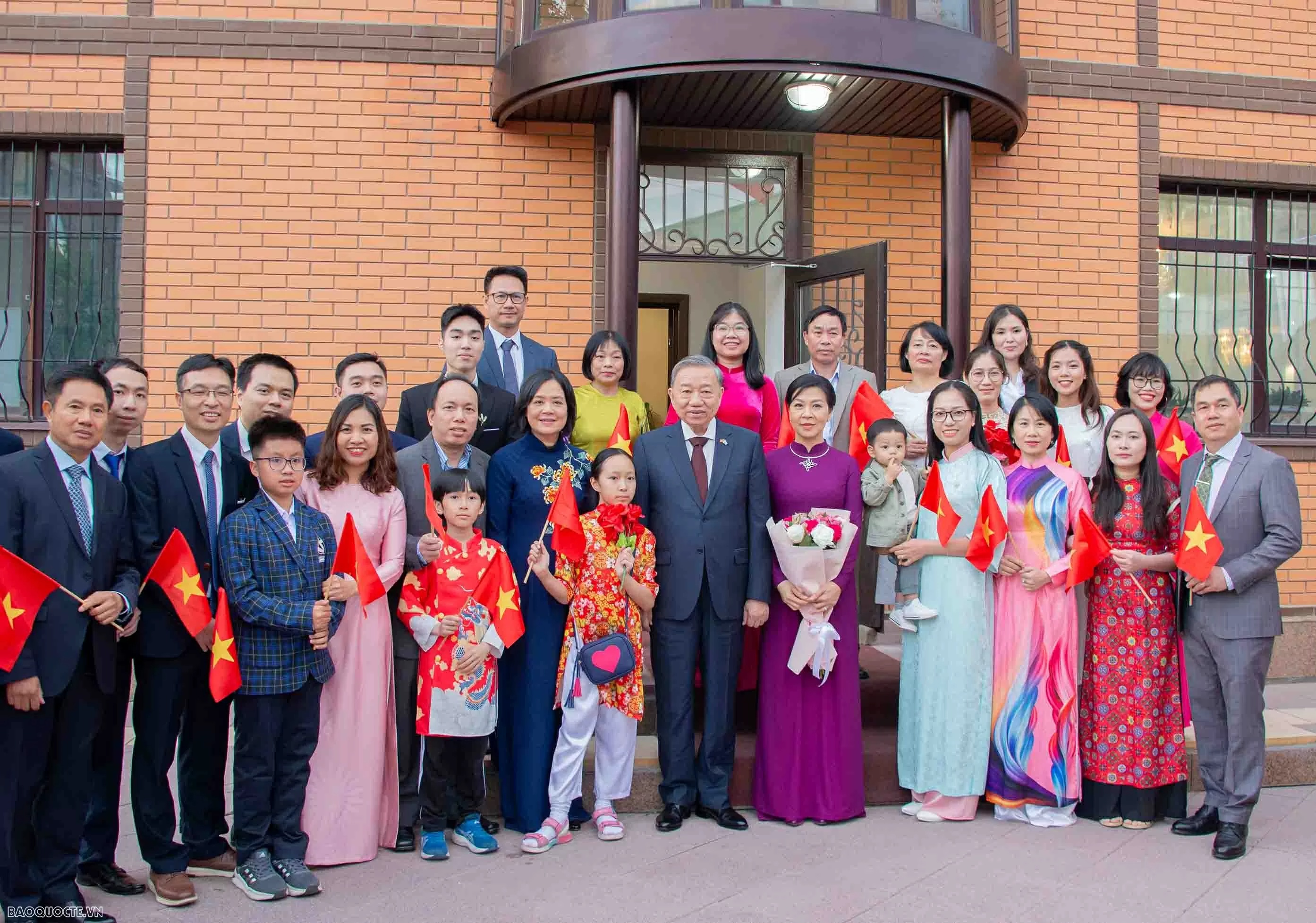 Tổng Bí thư Tô lâm gặp gỡ cộng đồng người Việt Nam tại Kazakhstan