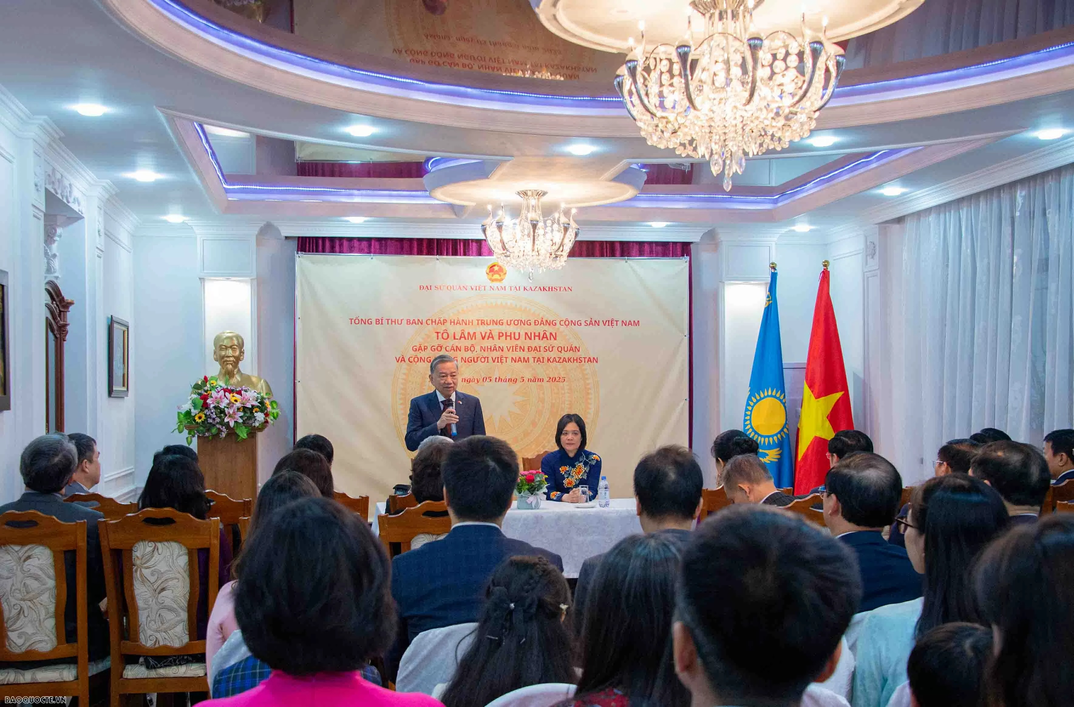 Tổng Bí thư Tô lâm gặp gỡ cộng đồng người Việt Nam tại Kazakhstan